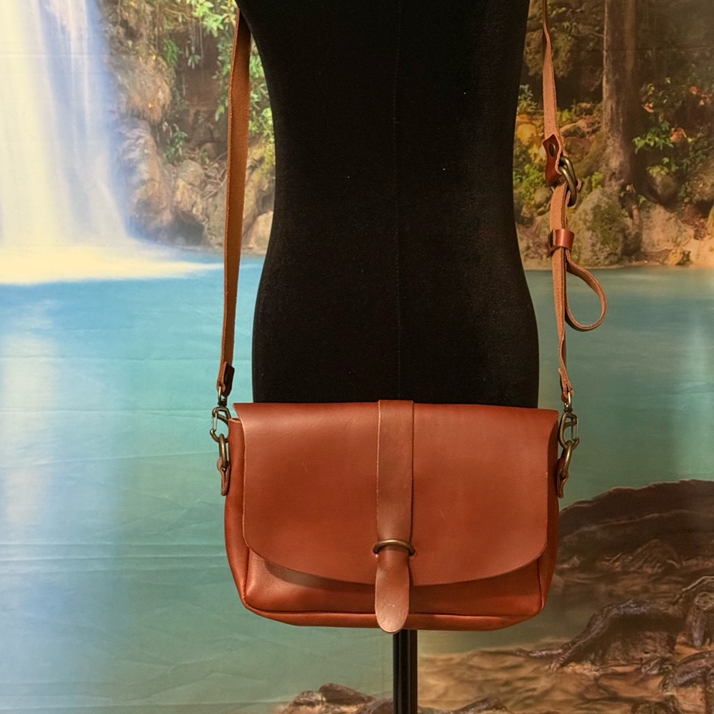 Classic Brown Leather crossbody Bag.